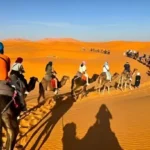 marrakech desierto 4 dias estudiantes caravana de camellos en las dunas de Merzouga