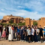 marrakech desierto 5 dias estudiantes visitando la kasbah Ait Ben Haddou Marruecos